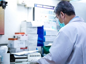 讓具檢驗能力的醫生、私立醫院一起來吧！台大公衛拋6大建議向指揮中心喊話