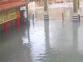 彰化淹水了！ 鹿港天后宮廣場變池塘　居民喊「划船了」...畫面曝光