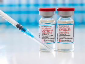 國產疫苗之亂　二期臨床即過關，標準惹議