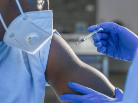 普拿疼緩解不適感？ 醫師籲：接種前別預防投藥、有症狀再吃