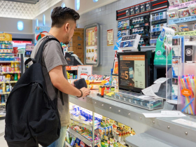 客人這麼多，為什麼店員卻選擇理貨，不來幫忙結帳？前資深店員揭：身為超商「萬能店員」的兩難