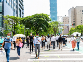 2個月內，台灣一日確診數從700例降到30例！致滿口「政府做太爛」的人：請不要閉著眼睛顛倒是非