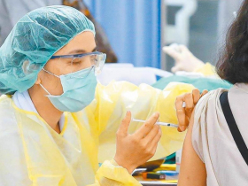 聰明人先打AZ　醫揭關鍵原因：3個月後就知道了