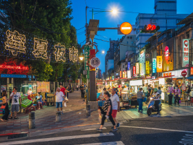 「京站威秀驗票員」確診　18筆足跡曝光！連上4天班、北車士林跑透透　寧夏夜市也上榜