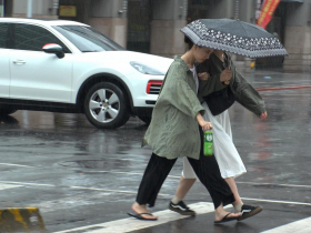 中颱烟花逼近帶豪雨　新竹五峰尖石鄉土石流警戒！17校明停班停課