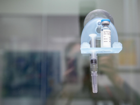 90.6萬民眾手臂留給高端！首批26萬劑檢驗合格　食藥署：30天後才打得到