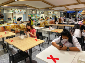 Delta毒性強！間隔4分鐘沒接觸，2個大學生坐上同張椅子，僅20分鐘竟確診...