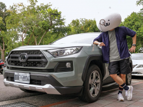 隨處可見，但超越了日常的高級牛肉麵　日本進口TOYOTA RAV4 Adventure ╳ 貓取莊偉程