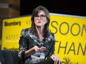 《大賣空》本尊做空ARKK，劍指特斯拉！女股神回擊：預測出次貸危機，不見得懂創新