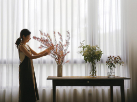 蒔花。弄草樂無窮