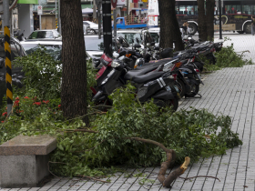 璨樹颱風「螺旋雨帶」還沒到位！ 專家曝北部風雨爆發時刻　「最好別外出」