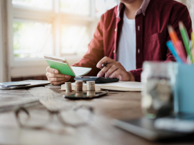 不是拜金女，但百萬年薪戶頭卻只剩3萬！工作10年卻存不到錢，致命的關鍵是這個