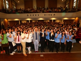 演說全文》破除四種迷思  建立四個人生新價值 為自己負責，別當老師的影子