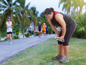 少吃多動還是胖，難道我喝水都會胖？醫師：別都推給代謝慢！真相跟你想的不一樣