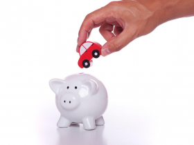 一台60萬的新車，1年將近要花22萬！出社會到底能不能買車？專家點出2決策重點