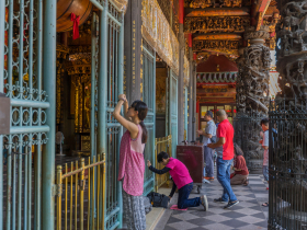 「驗陽送醫、驗陰居檢」　長程航班旅客落地新規曝光！宗教集會恐釀群聚感染？指揮中心祭最新措施