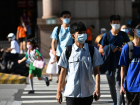 未來你上班準時沒那麼容易？國高中將廢早自習　「再睡半小時」的幸福，為何工作的人得更早起