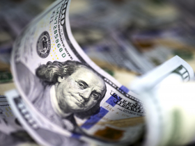 打通膨不手軟！Fed鮑威爾暗示「不排除再升息2碼」，決策官員支持…貴金屬表現疲弱