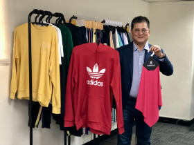 為拿下adidas，他飛總部24次才得機會！「打工皇帝」從10坪發跡：現在困境不是沒單「是沒產能」