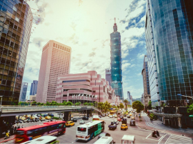 疫情海嘯一度打趴這5大產業！他們靠韌性、轉型拼命挺住：「蟄伏就等這一刻再起」