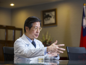 「他太優秀了！」張上淳大讚愛徒羅一鈞：跳級學霸僅花6年畢業，自願去非洲服役　靠3點收服全台灣人