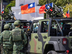 門診助理領30K，家人要她考公職或從軍「才有前途」...她陷兩難：我現在做得開心一定要求上進嗎？