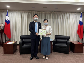 童振源會晤王美花 盼共同協助海外僑臺商轉型升級