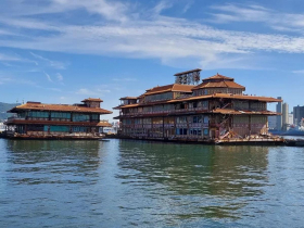 「珍寶海鮮舫」高雄版將拆！8億打造「海上皇宮」不到1年就倒閉　港區漂流21年要掰了