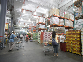 開幕首日賣掉2艘遊艇、100萬元金條狂銷　台灣「這家好市多」打趴全球800家店！總部驚呆來台取經