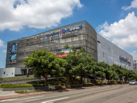 老大做習慣了，無法接受其他零售通路比它大！一場10分鐘的深夜記者會，讓統一、全聯爭霸戰白熱化！