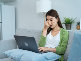 長時間追劇、用眼過度  年過45視茫茫？ 小心老花眼提前報到  專家教保養關鍵