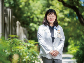 全人、全家、全隊關懷並行  協助病人開展新生活      超能社工師王美晴  用百分百專業做好事