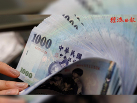 投資人注意！7家金控股「明年配息實力超堅強」，富邦金(2881)居冠　一關鍵露端倪：有傘，就不怕下雨天