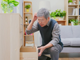 重複買同樣的東西、過馬路不管紅綠燈 阻失智「愈早愈好」  十大警訊別輕忽