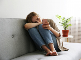 邊緣人更短命？「孤獨感」讓人瞬間老1.65歲比吸菸還「折壽」　8方法學會面對或許不再寂寞