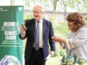 借鏡英國   最早將淨零目標入法的國家怎麼做？  改善能源效率  企業賺更多
