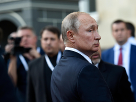 有影／盟友冷落他還拒簽文件，普丁當場爆氣摔筆！10秒影片曝光，還做「這動作」場面很尷尬