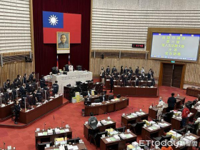 高雄選情太冷「議會未過半」，藍綠誰都沒佔到便宜！陳其邁未來想推市政　得看第三勢力臉色