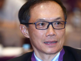 「從沒見過產業下行時刻，晶片不跌反漲」，半導體產能利用率跌至66%，陸行之示警企業「打庫存變虧損」