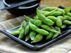 毛豆嚼半天裡面空的？連鎖餐廳店長稱「別人吃過」！心理陰影面積有夠大...衛生局說重話了