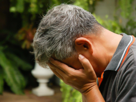 六合彩盛行時，組頭都是開名車載滿賭資回家...鄰居一家落敗給我的理財警醒：人無遠慮，必有近憂