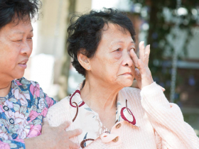 「我命好苦啊，兒女都不孝」明明常回家婆婆總嫌不夠，走時又抱怨「兒孫靠不住」，被長輩情勒怎麼辦？