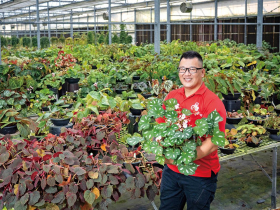 保種中心守護神陳俊銘  震撼翠綠生命的消逝   守住萬千植株的命     與環境共好