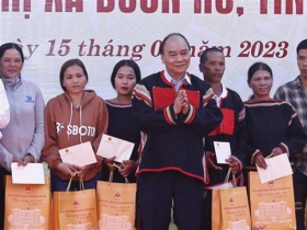 下屬捲入疫情官商勾結，越南國家主席阮春福任期未屆請辭…扛起政治責任，並申請退休