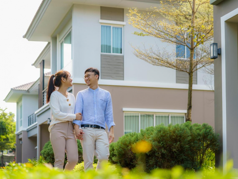 白天銀行上班，晚上跑計程車只為存錢買房！他一肩扛起兩代人感嘆：有錢人談生活品質，我只想生存