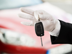 看似有錢的客人，保時捷卻因拖欠車貸被強制扣押...當泊車小弟我學會的事：看不到的資產才是財富