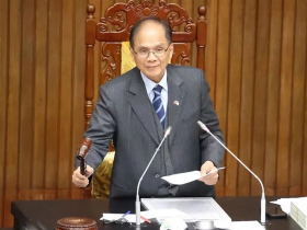 趕在年前三讀通過，中央政府總預算「統刪300億」！綠營過半優勢讓「在野提案全掰了」