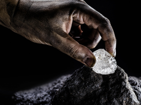 發現全球第二大鋰礦！伊朗出現經濟救命稻草…鋰市場不妙？高盛估價格走勢會這樣