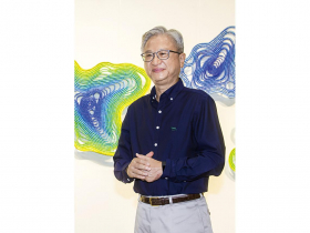 最大股東日方態度轉向  新纖吳東昇接下董座 新光三越王子吳昕陽  為何遲遲無法登基？