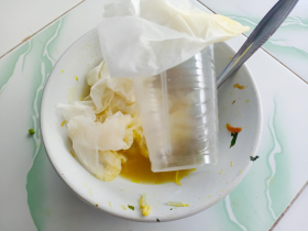 吃完飯「用過的衛生紙」能丟碗裡？很多人都這樣做，日拉麵店老闆發文公審掀論戰：再發生就不給了